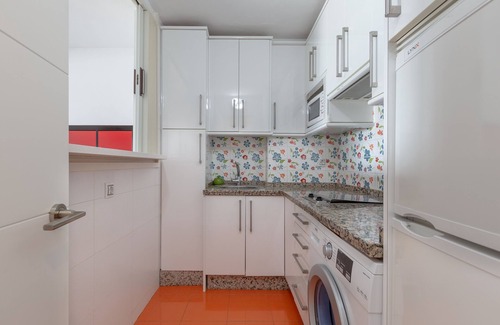 Marbella City Centre Apartment | Apartment 'En 1ª Línea De Playa' with Sea View, Shared Pool and Wi-Fi
