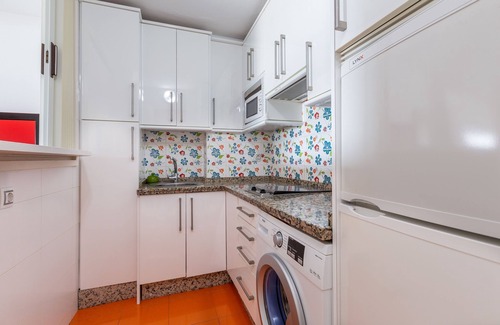 Marbella City Centre Apartment | Apartment 'En 1ª Línea De Playa' with Sea View, Shared Pool and Wi-Fi