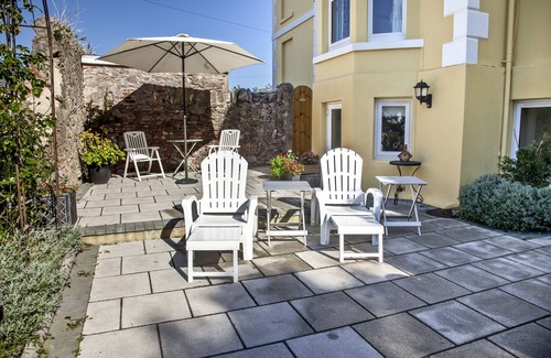 Torquay City Centre Apartment | Apartment-Ensuite with Shower-Terrace-Garden Apartment