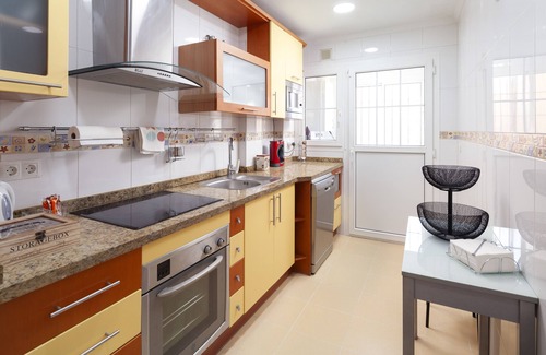 Torre de Benagalbon Apartment | Apartment 'Duplex Trebol' with Sea View, Wi-Fi and Air Conditioning