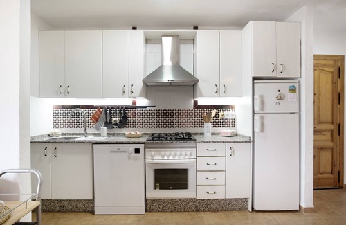 Atlanterra Apartment | Apartment 'Bella Vistas' with Shared Pool, Wi-Fi and Air Conditioning