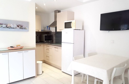 Saint-Aygulf Apartment | APARTMENT F2, GROUND FLOOR, 4 PERS, WALKING DISTANCE, DOWNTOWN, BEACH, TERRACE, GARDEN