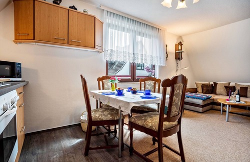 Bergen auf Ruegen Apartment | Apartment 'Ferienwohnung Auf Der Insel Rügen' with Shared Terrace and Shared Garden
