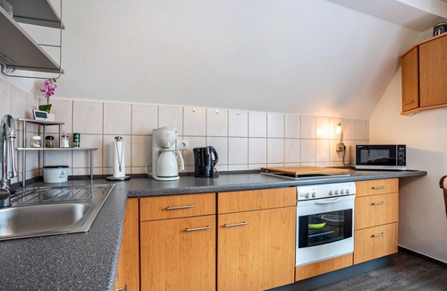Bergen auf Ruegen Apartment | Apartment 'Ferienwohnung Auf Der Insel Rügen' with Shared Terrace and Shared Garden