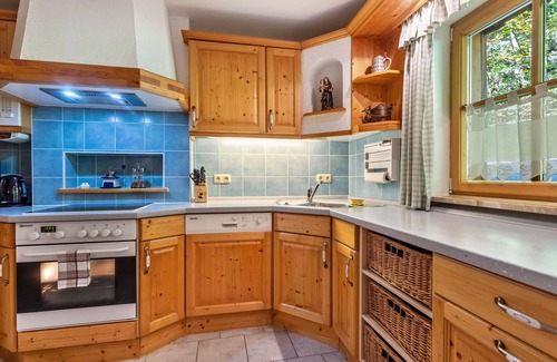 Bad Reichenhall Apartment | Apartment 'Ferienwohnung Edelweiß' with Mountain View, Balcony and Wi-Fi
