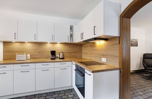 Ortsmitte Apartment | Apartment 'Ferienwohnung Huckelberg' with Balcony and Wi-Fi