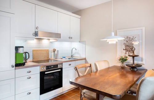 Wyk auf Foehr Apartment | Apartment 'Ferienwohnung Kurparkhaus 19c Wyk' with Private Terrace and Wi-Fi