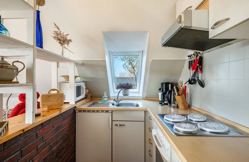 Pellworm Apartment | Apartment 'Fewo Panoramablick' with Shared Garden, Balcony and Wi-Fi