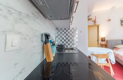 Aix-en-Provence Historic Centre Apartment | Apartment 'Finsonius Studios 4' with Shared Terrace, Shared Garden and Wi-Fi