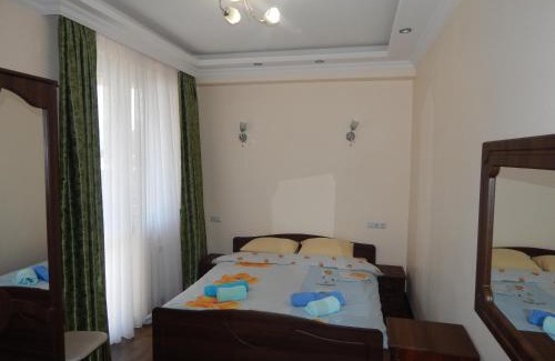 Old Boulevard Apartment | Apartment first line from Sea