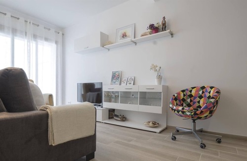 Passeig Maritim Apartment | Apartment 'Fleming 5' with Balcony, Wi-Fi and Air Conditioning