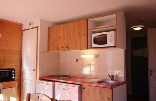 Chamrousse Apartment | Apartment for 6, near slopes, equipped kitchen, fondue devices