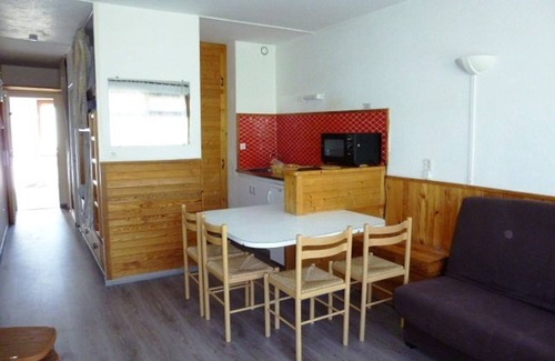 Arette Apartment | Apartment for 6 with balcony, parking, ski-in/ski-out
