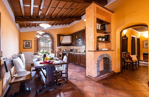 Pescaglia House | Apartment for 7 people, wifi, air conditioning