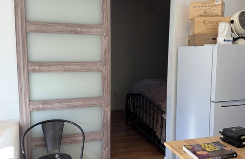 Westcliff Apartment | apartment for weekend getaway in FW . Walking distance to TCU football stadium.