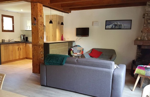 Champagny-en-Vanoise Apartment | Apartment in chalet in Champagny-en-Vanoise - La Plagne