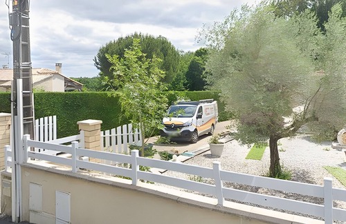 Coulounieix-Chamiers Apartment | Apartment 'Le Repaire De Belette' with Private Terrace, Shared Garden and Wi-Fi