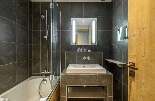 Courchevel Villa | Apartment Huska - Three Bedroom Villa, Sleeps 6