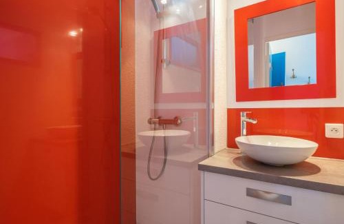 Saint-Georges-de-Didonne Apartment | Apartment Bleu Marine by Interhome