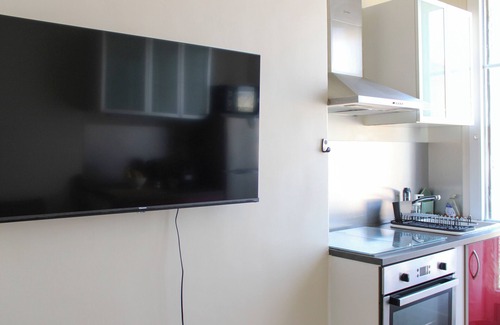 Saint-Ouen Apartment | Apartment with balcony just outside Paris