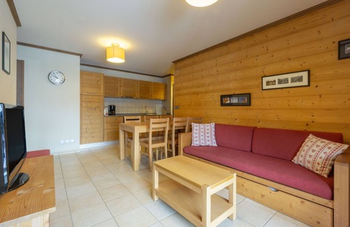 Sainte-Foy-Tarentaise Apartment | Apartment 'B56 - Eco Le Ruitor' with Mountain View and Balcony