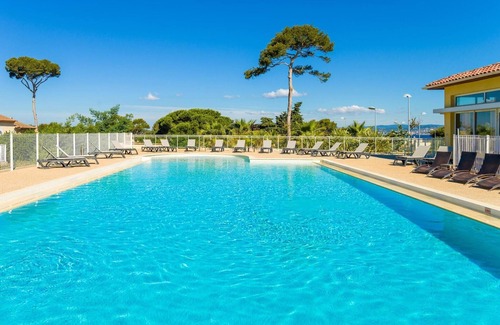 Le Brusc Apartment | Apartment in Le Brusc near Sandy Beach