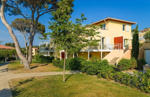 Le Brusc Apartment | Apartment in Le Brusc near Sandy Beach