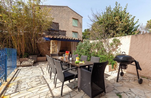 Le Brusc Apartment | Apartment 'L'acanthe Du Bas Proche Mer' with Private Pool, Private Terrace and Wi-Fi