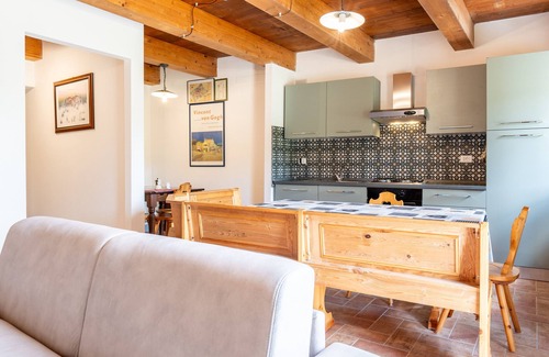 Santa Reparata Apartment | Apartment 'Frantoio' with Shared Pool, Shared Garden and Wi-Fi