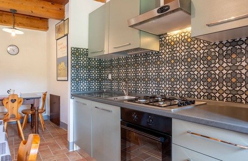 Santa Reparata Apartment | Apartment 'Frantoio' with Shared Pool, Shared Garden and Wi-Fi