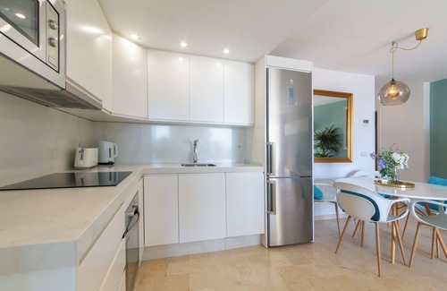 Marbella City Centre Apartment | Apartment 'Front Line Beach 2 Bedr' with Sea View, Wi-Fi and Air Conditioning
