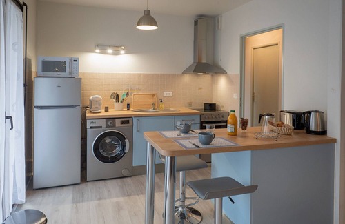 Brive-la-Gaillarde Apartment | Apartment Functional Parking Balcony