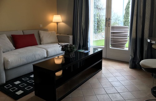 Cabris Apartment | Apartment 'Galiwood' with Sea View, Wi-Fi and Air Conditioning