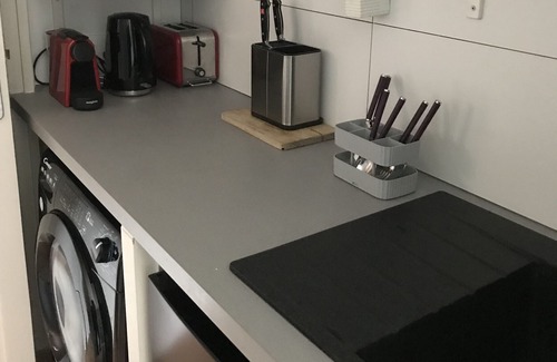 Cabris Apartment | Apartment 'Galiwood' with Sea View, Wi-Fi and Air Conditioning
