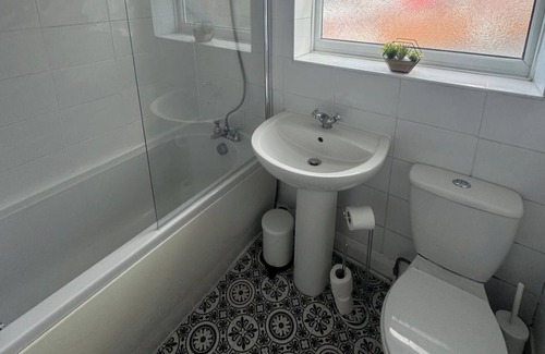 Heaton Apartment | Apartment - Sleeps 6 - Pet friendly - Parking