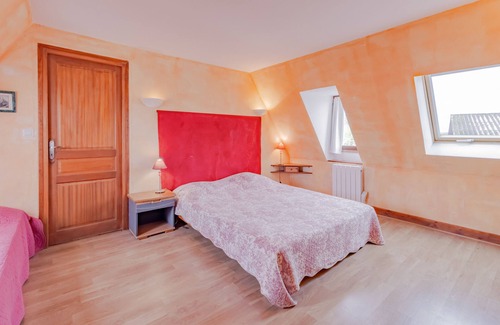 Sainte-Mondane Apartment | Apartment 'Gite Monfort' with Shared Pool, Shared Garden and Wi-Fi