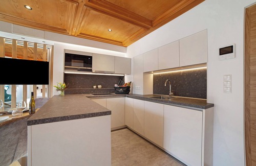 Parcines Apartment | Apartment 'Goschtstub' with Mountain View, Private Terrace and Wi-Fi