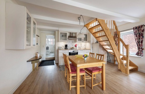 Zentrum Apartment | Apartment 'Hafenambiente' with Private Terrace and Wi-Fi