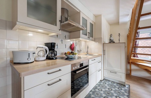 Zentrum Apartment | Apartment 'Hafenambiente' with Private Terrace and Wi-Fi
