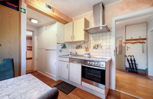 Olewig Apartment | Apartment 'Hildegard Von Nell' with Shared Garden and Wi-Fi