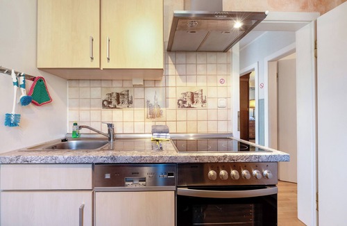 Olewig Apartment | Apartment 'Hildegard Von Nell' with Shared Garden and Wi-Fi