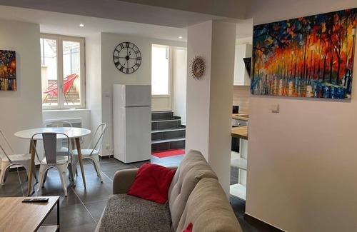 Montbard Apartment | Apartment historic center MONTBARD - 1 bedroom "Chez Delphine et Guillaume" France