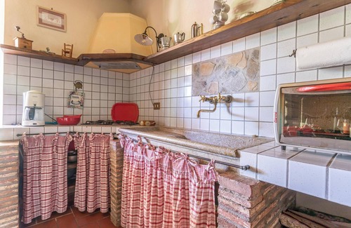 Magliano in Toscana Other | Apartment Il Sorbo with Terrace, Shared Pool & Wi-Fi