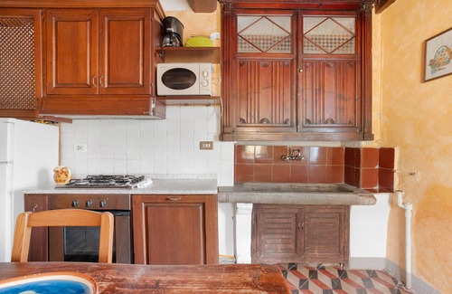 Massarosa Apartment | Apartment 'Il Conte' with Shared Pool and Shared Garden