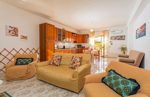 Fondachello Apartment | Apartment 'Il Giardino Delle Ninfe' with Mountain View, Wi-Fi and Air Conditioning