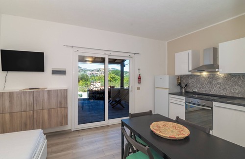 Porto San Paolo Apartment | Apartment 'Il Piccolo Rifugio' with Private Terrace, Private Garden and Air Conditioning