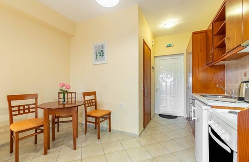 Agios Stefanos Avliotes Apartment | Apartment In A Hotel 'Kosmos Studio 4' with Shared Terrace, Wi-Fi and Air Conditioning