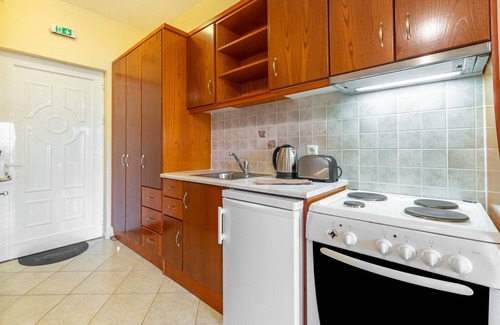 Agios Stefanos Avliotes Apartment | Apartment In A Hotel 'Kosmos Studio 4' with Shared Terrace, Wi-Fi and Air Conditioning