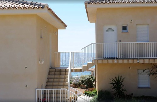 Tizzano Apartment | Apartment in a small residence with sea view