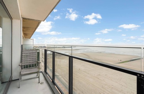 Blankenberge Apartment | Apartment in Blankenberge with Sea Views